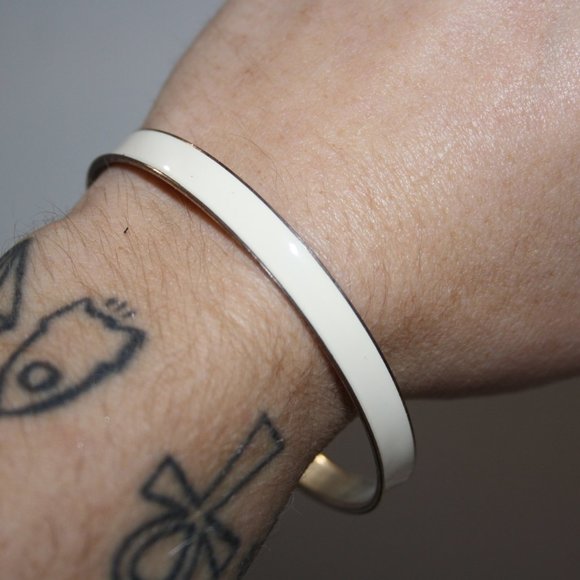 Beautiful silver and cream bangle bracelet 7" - Picture 2 of 4